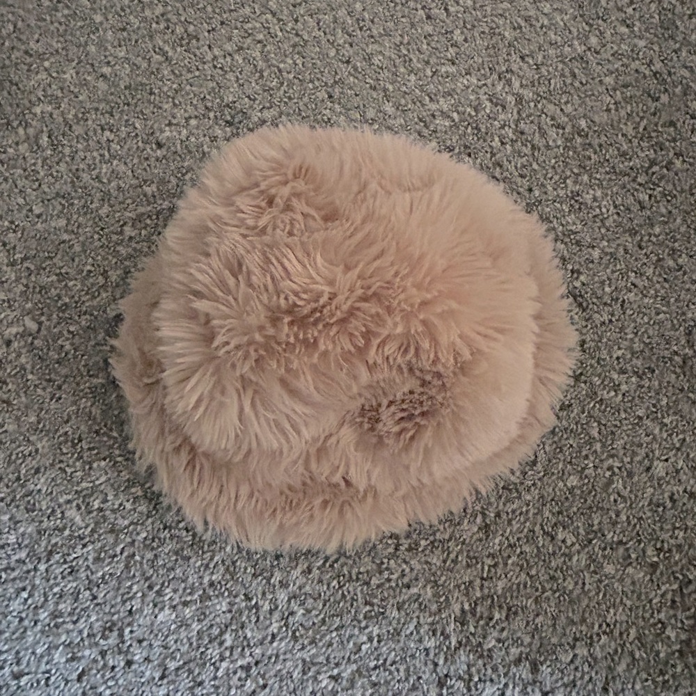 3/$10 faux fur y2k bucket hat